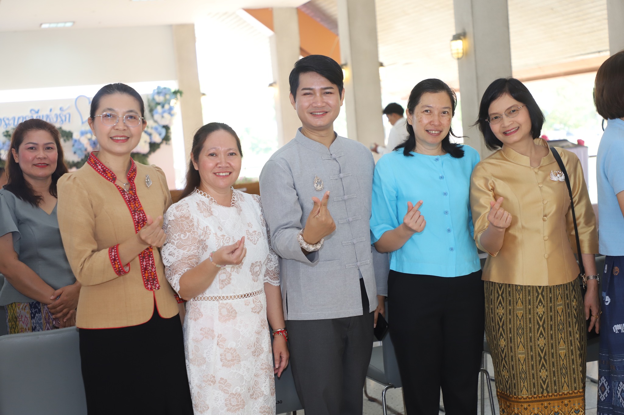 title - มากกว่าความรักระหว่างคู่ครอง คือความรักต่อปวงชน ส.ป.ก. จัดงาน “รักแห่งศิลป์ รักแห่งแผ่นดิน” พลังแห่งศิลปะที่เชื่อมโยงสถาบันและประชาชน